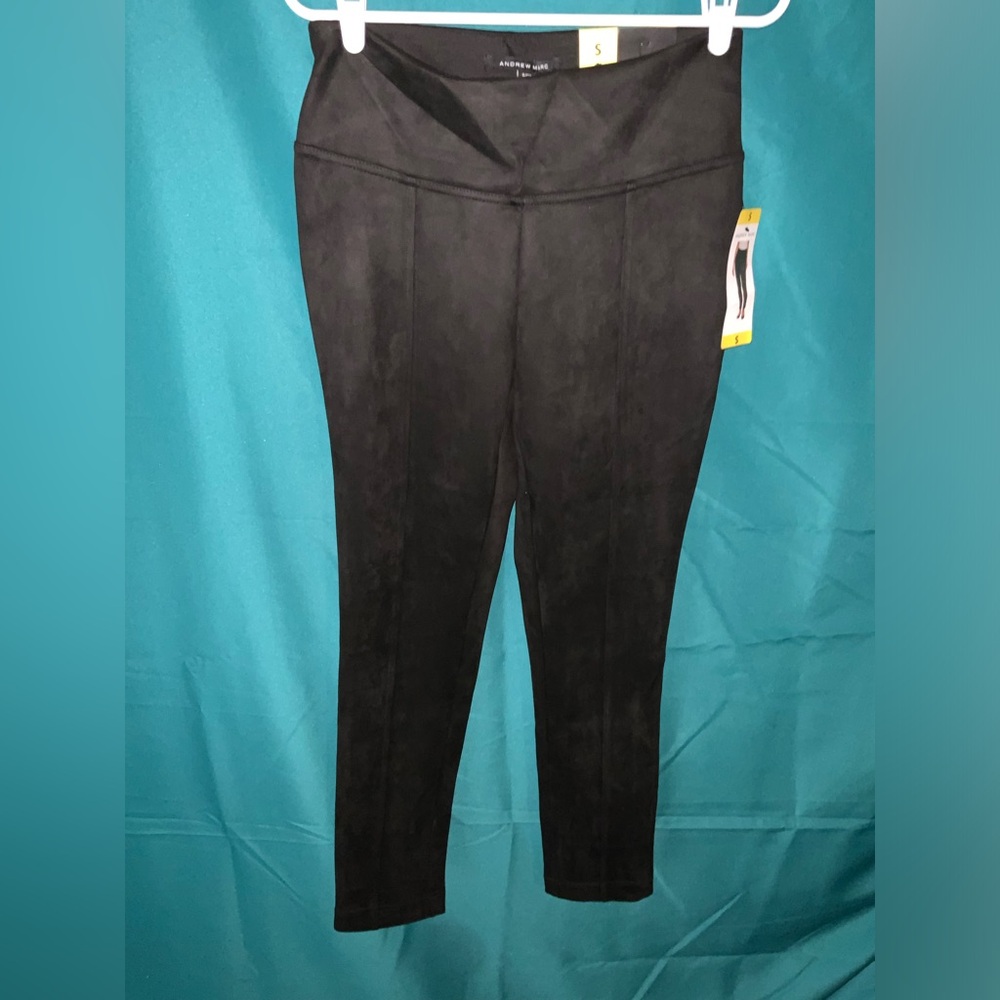 Andrew Marc Women’s Lightweight, High rise, Black, size S, 29” inseam, (NWT) EUC